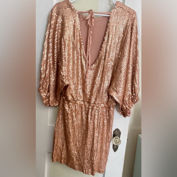 NWT Show Me Your Mumu Dress M Rose Gold Genevieve - Picture 3 of 9